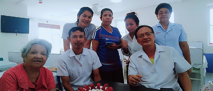 ดูแลผู้สูงอายุ ผู้ป่วยระยะพักฟื้น ให้การดูแลตลอด 24 ชั่วโมง มีบริการห้องพักที่สะอาดถูกสุขลักษณะ